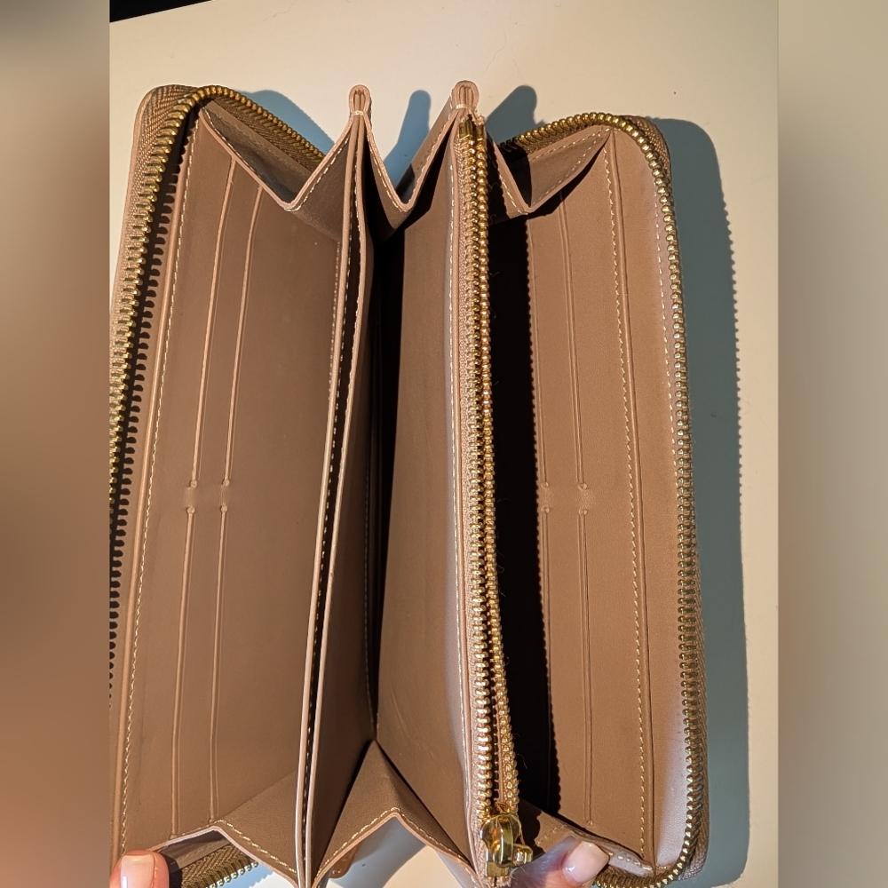 Louis Vuitton Vintage Gold Vernis Embossed Long Wallet - Picture 9 of 14